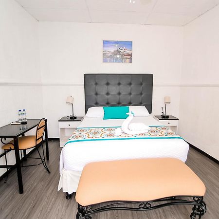 Hotel Villa Del Lago Flores Ngoại thất bức ảnh
