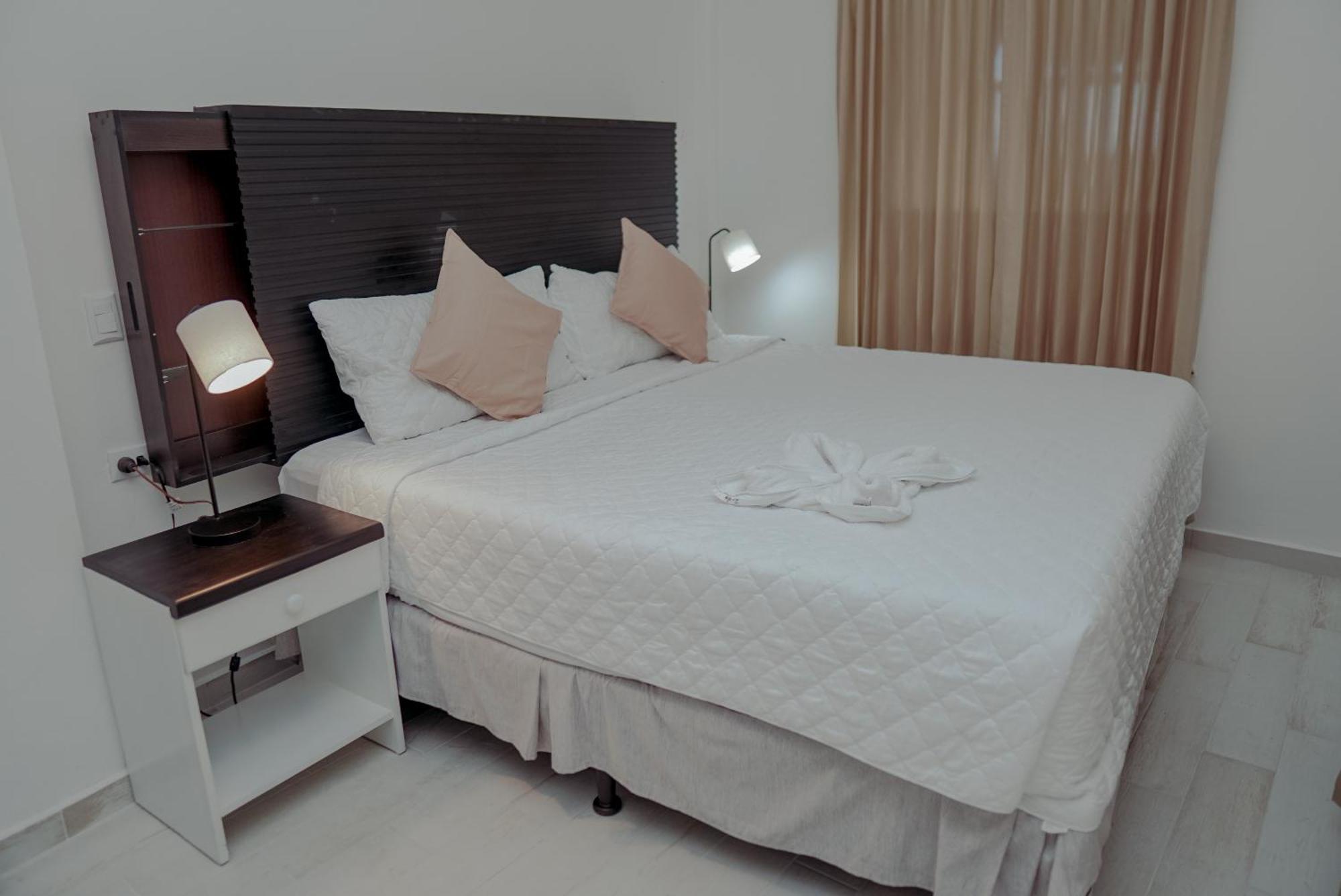 Hotel Villa Del Lago Flores Ngoại thất bức ảnh