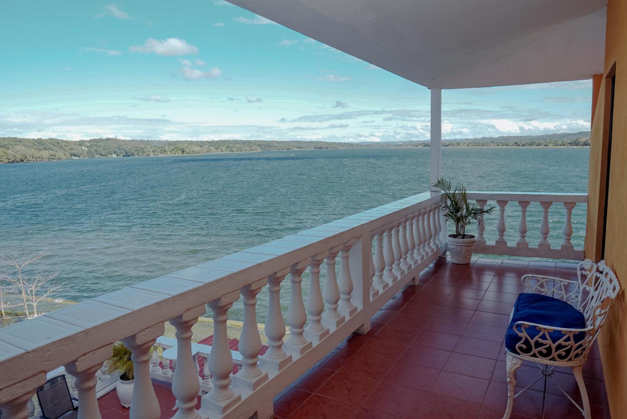 Hotel Villa Del Lago Flores Ngoại thất bức ảnh