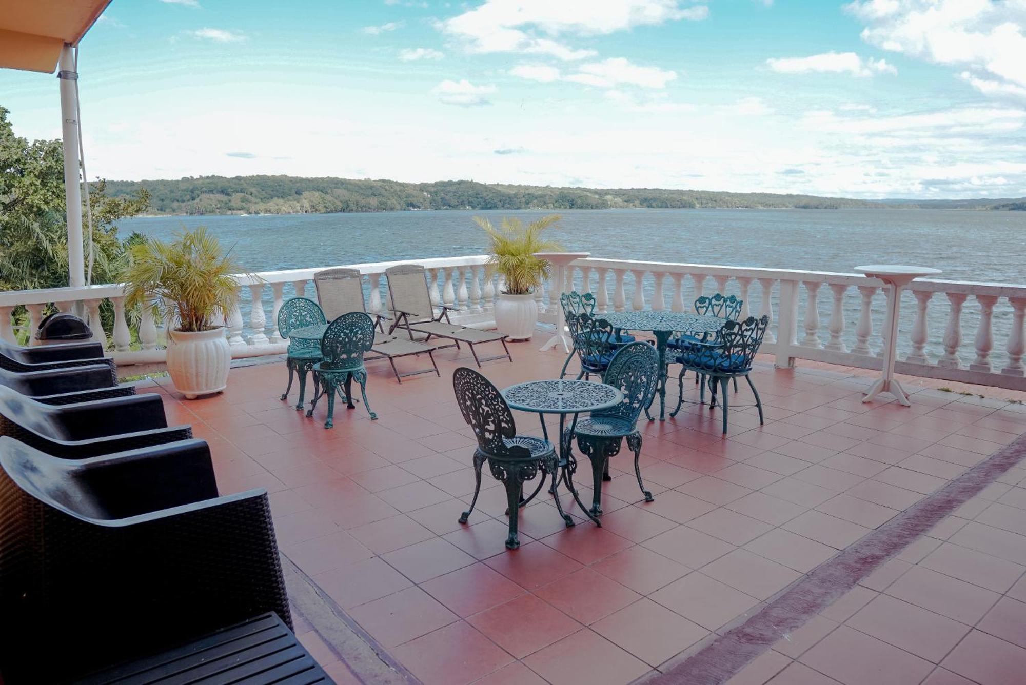 Hotel Villa Del Lago Flores Ngoại thất bức ảnh