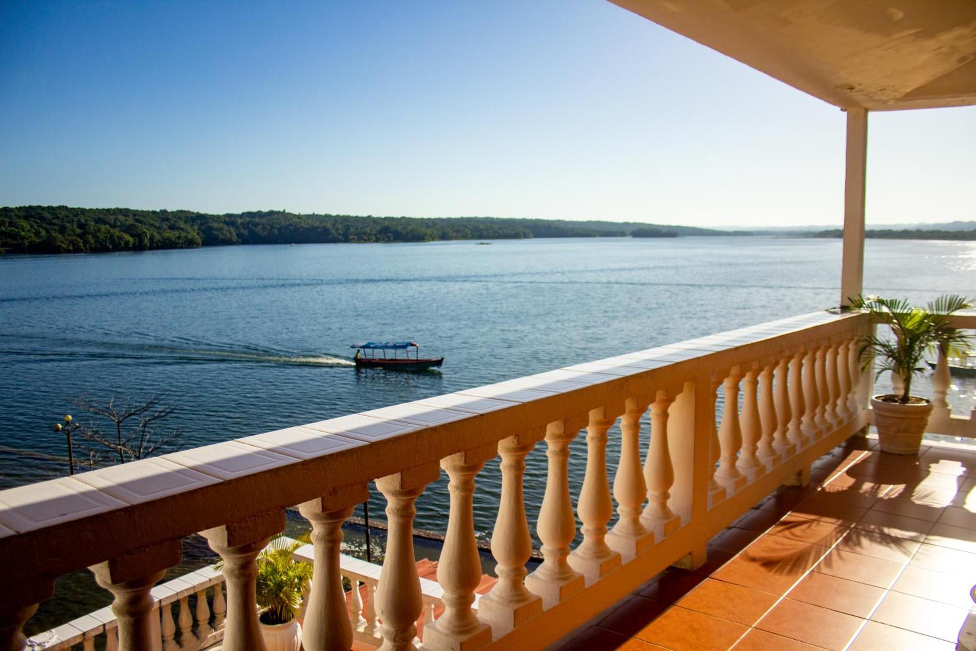 Hotel Villa Del Lago Flores Ngoại thất bức ảnh