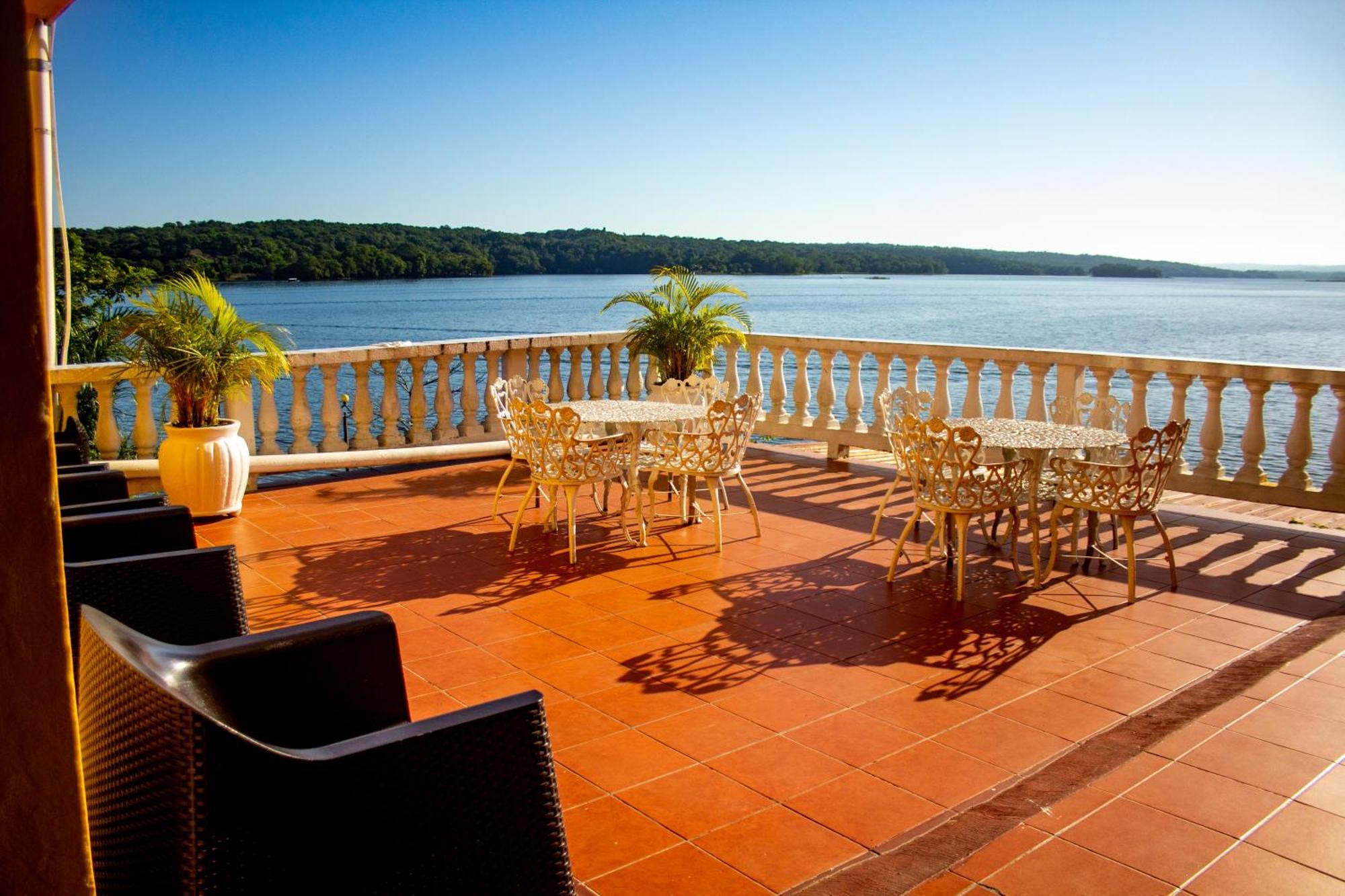 Hotel Villa Del Lago Flores Ngoại thất bức ảnh