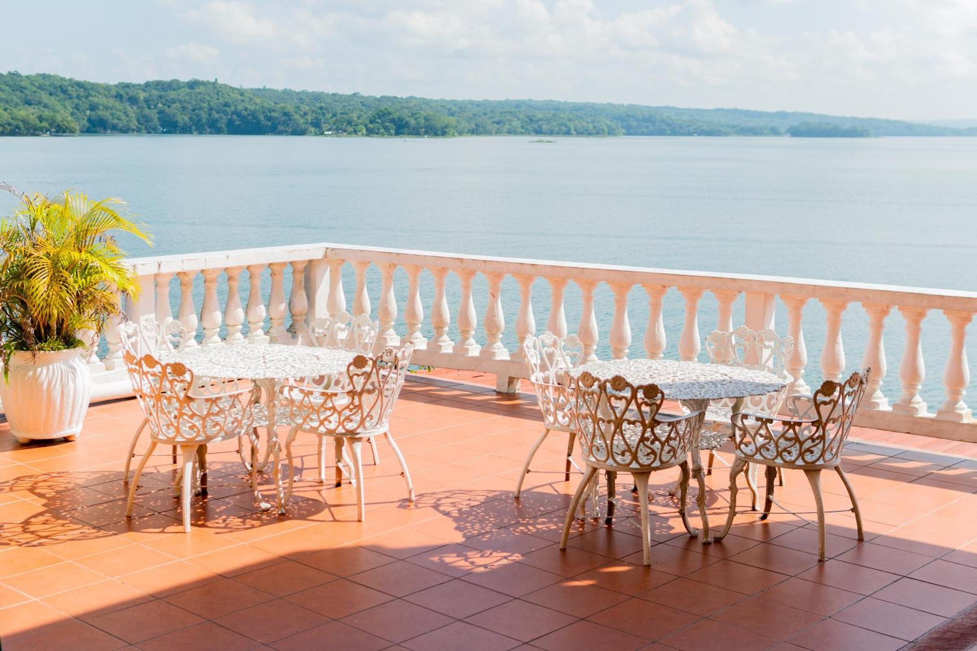 Hotel Villa Del Lago Flores Ngoại thất bức ảnh