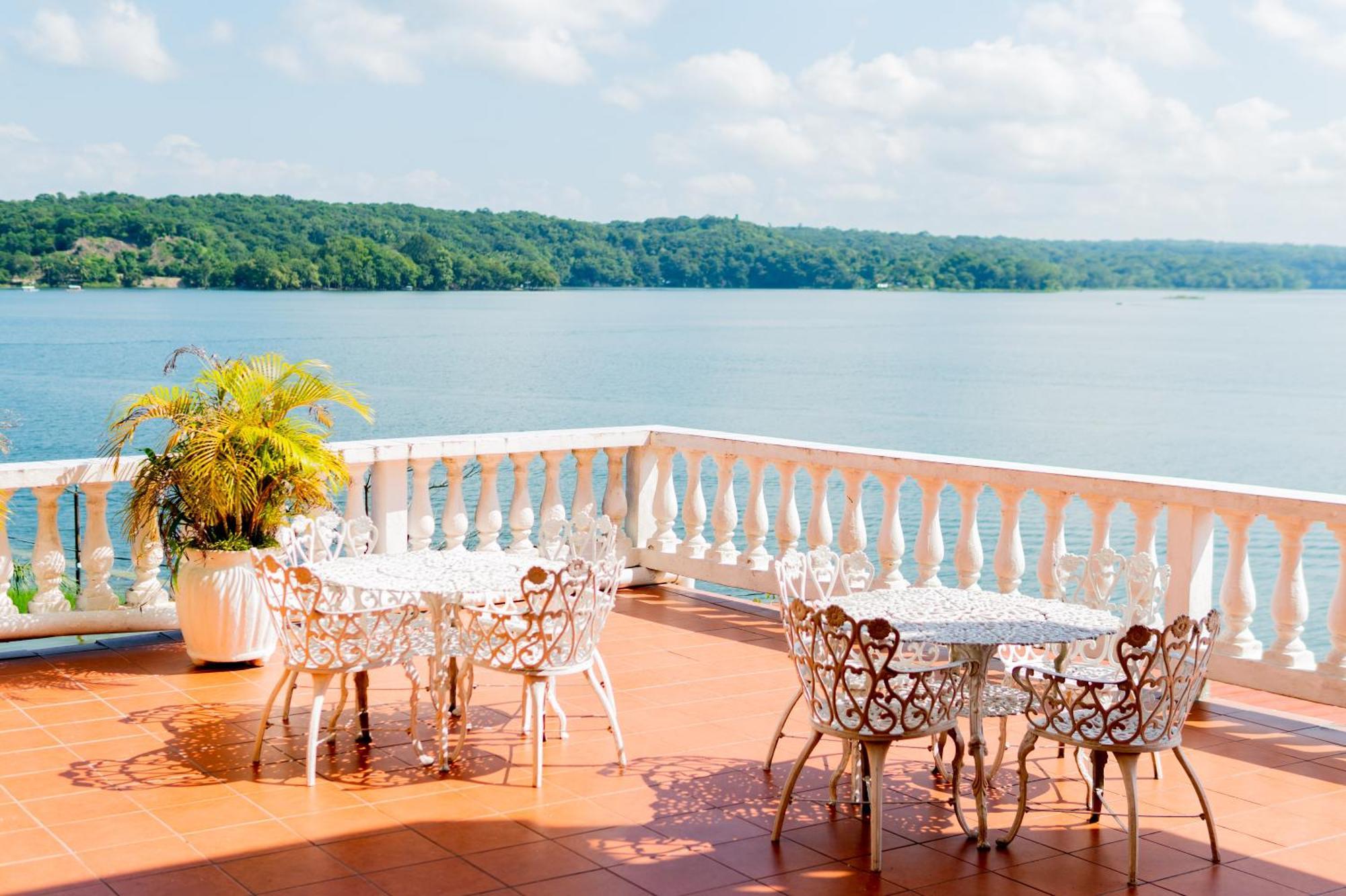 Hotel Villa Del Lago Flores Ngoại thất bức ảnh