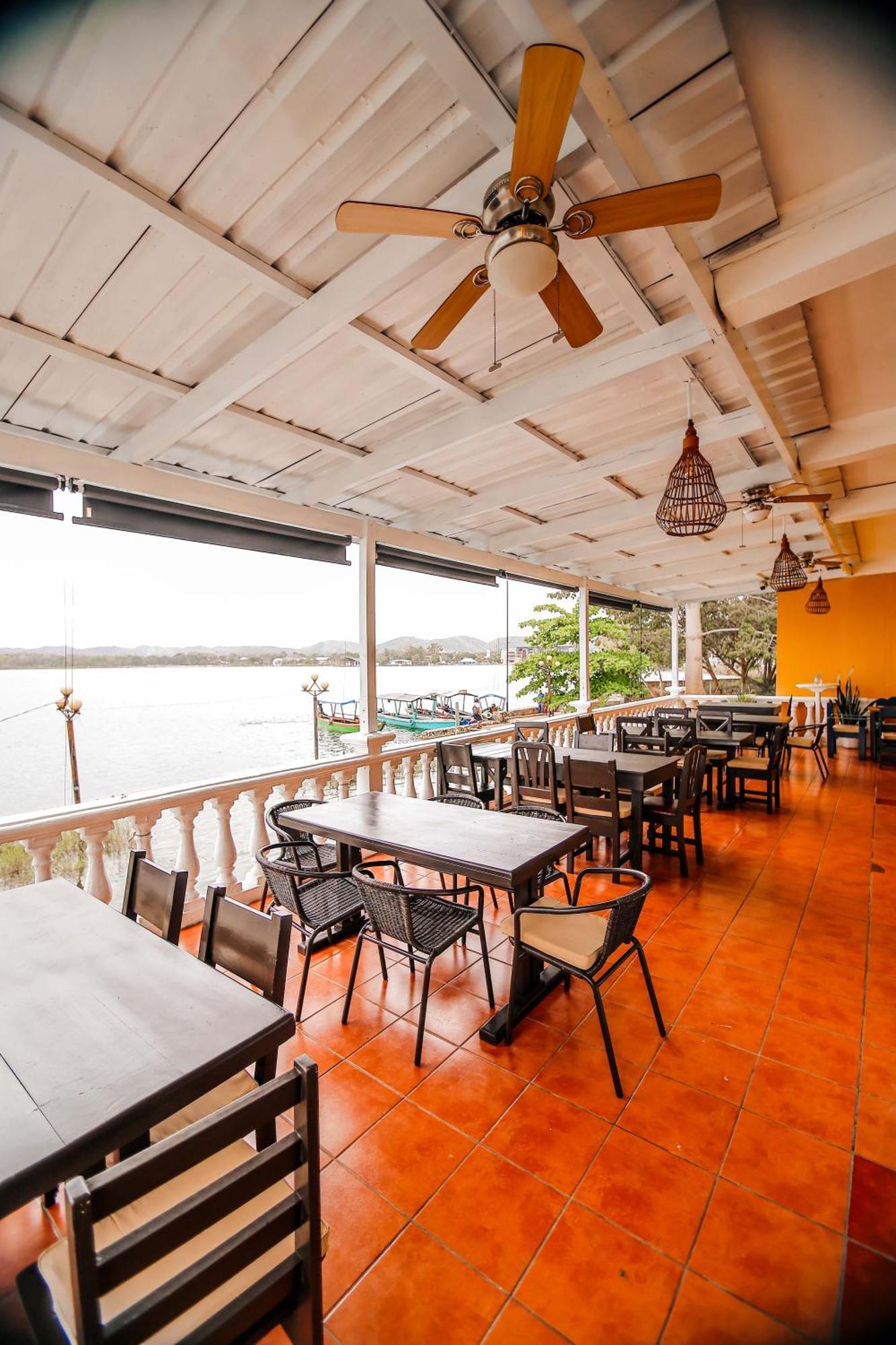 Hotel Villa Del Lago Flores Ngoại thất bức ảnh
