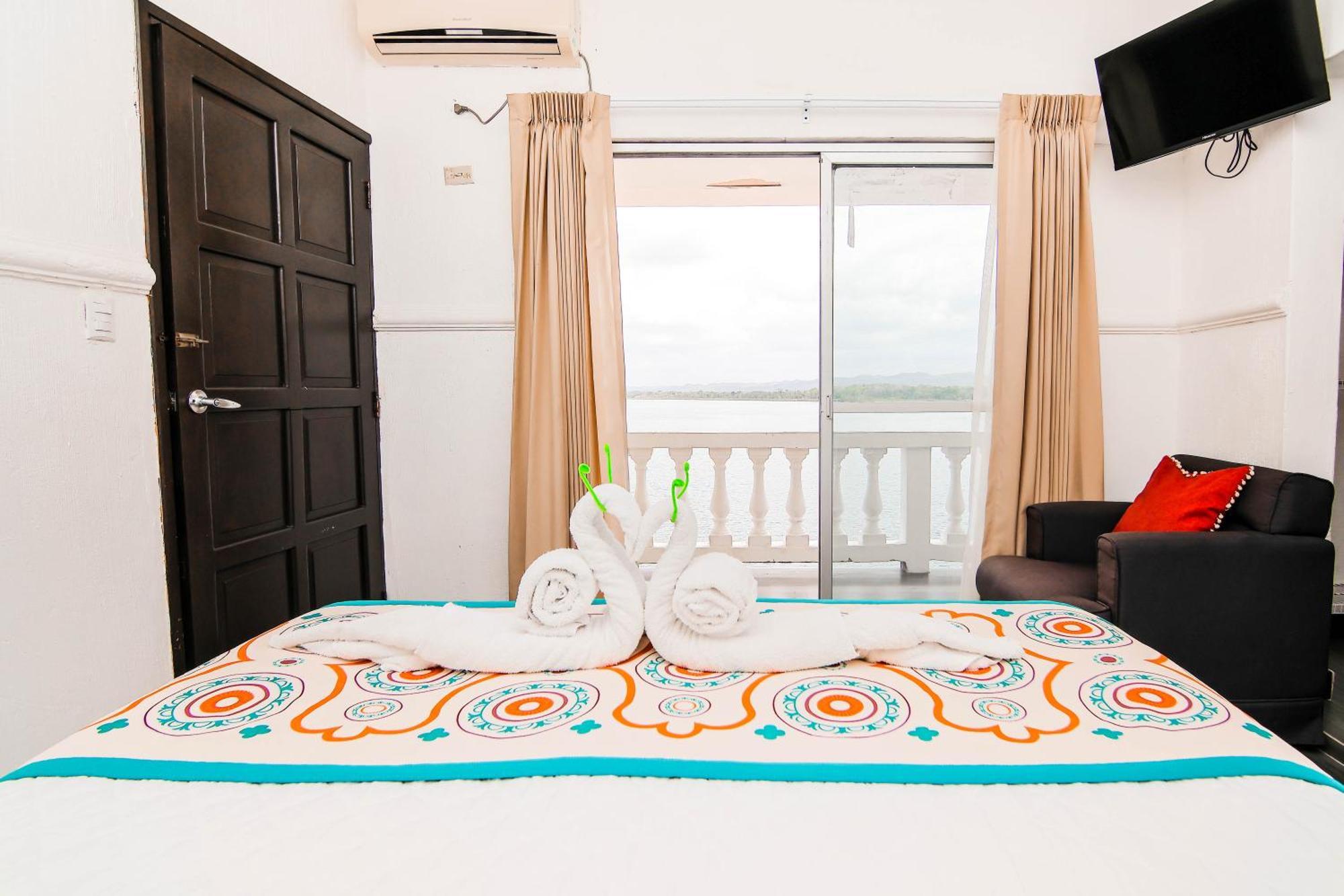 Hotel Villa Del Lago Flores Ngoại thất bức ảnh