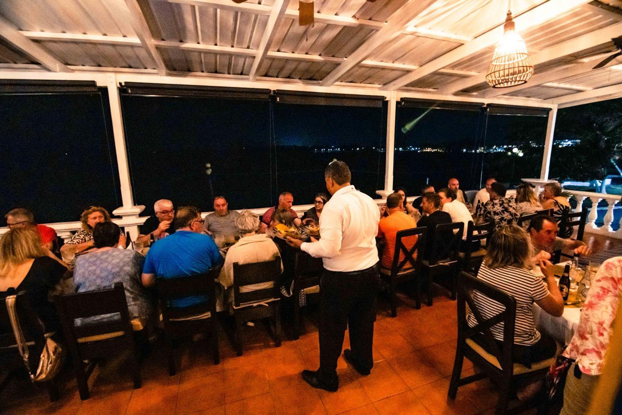 Hotel Villa Del Lago Flores Ngoại thất bức ảnh